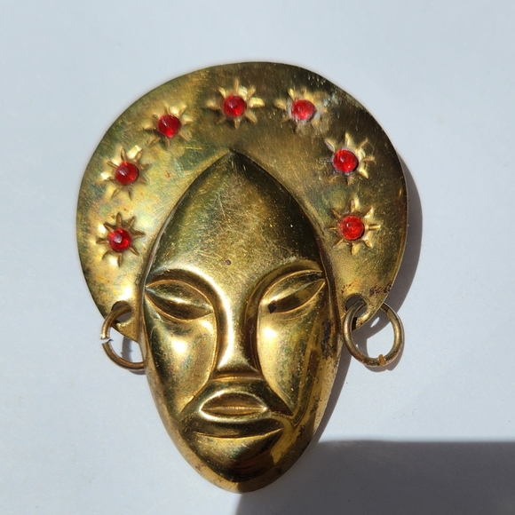 Vintage Asian Style Face Repoussé Brooch - Picture 1 of 6